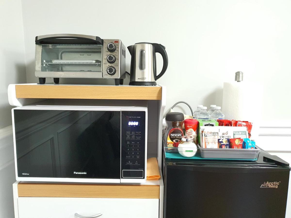 A Home Away โตรอนโต ภายนอก รูปภาพ