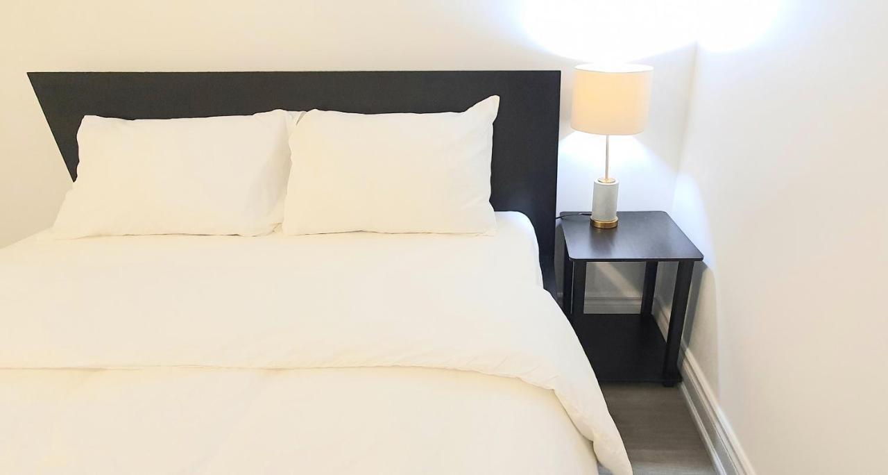 A Home Away โตรอนโต ภายนอก รูปภาพ