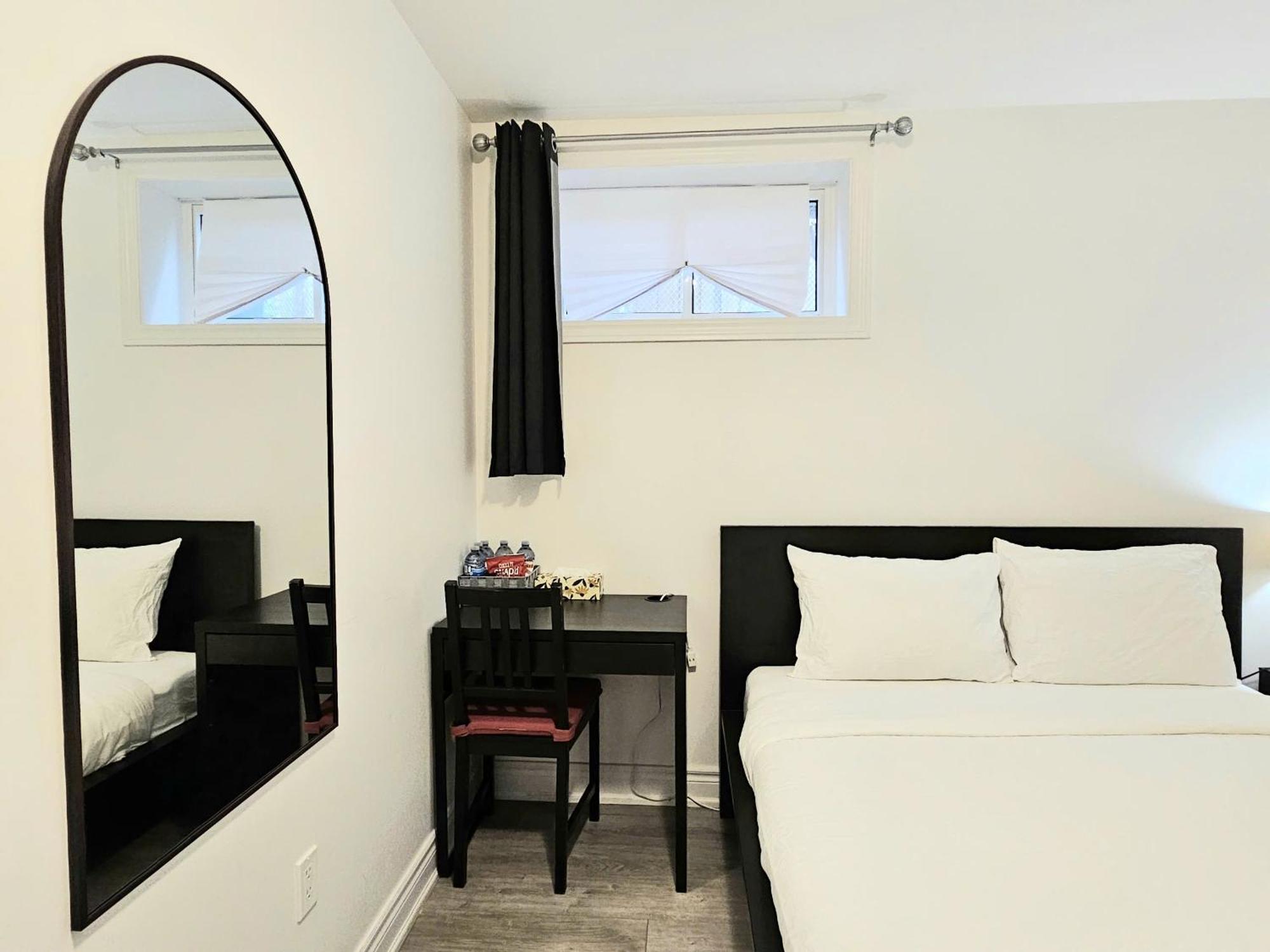 A Home Away โตรอนโต ภายนอก รูปภาพ